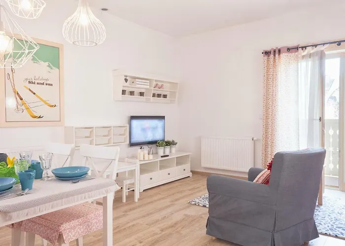 Lala I Bialy Mis זקופאנה