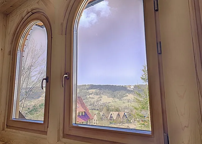 Lala I Bialy Mis זקופאנה